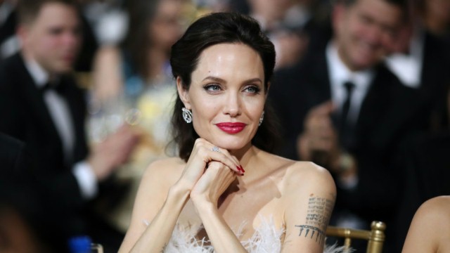 Angelina Jolie matką Alicji z Krainy Czarów i Piotrusia Pana