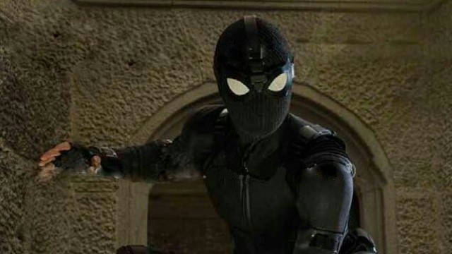 FOTO: Spider-Man daleko od domu i z nowym kostiumem