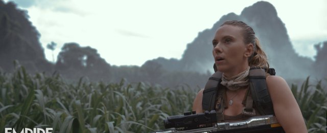 FOTO: Scarlett Johansson poluje na dinozaury w "Jurassic World...