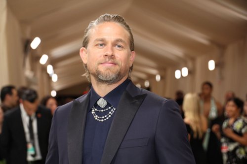 Tak wygląda Charlie Hunnam jako "Potwór" Ed Gein