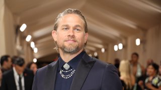 Tak wygląda Charlie Hunnam jako "Potwór" Ed Gein