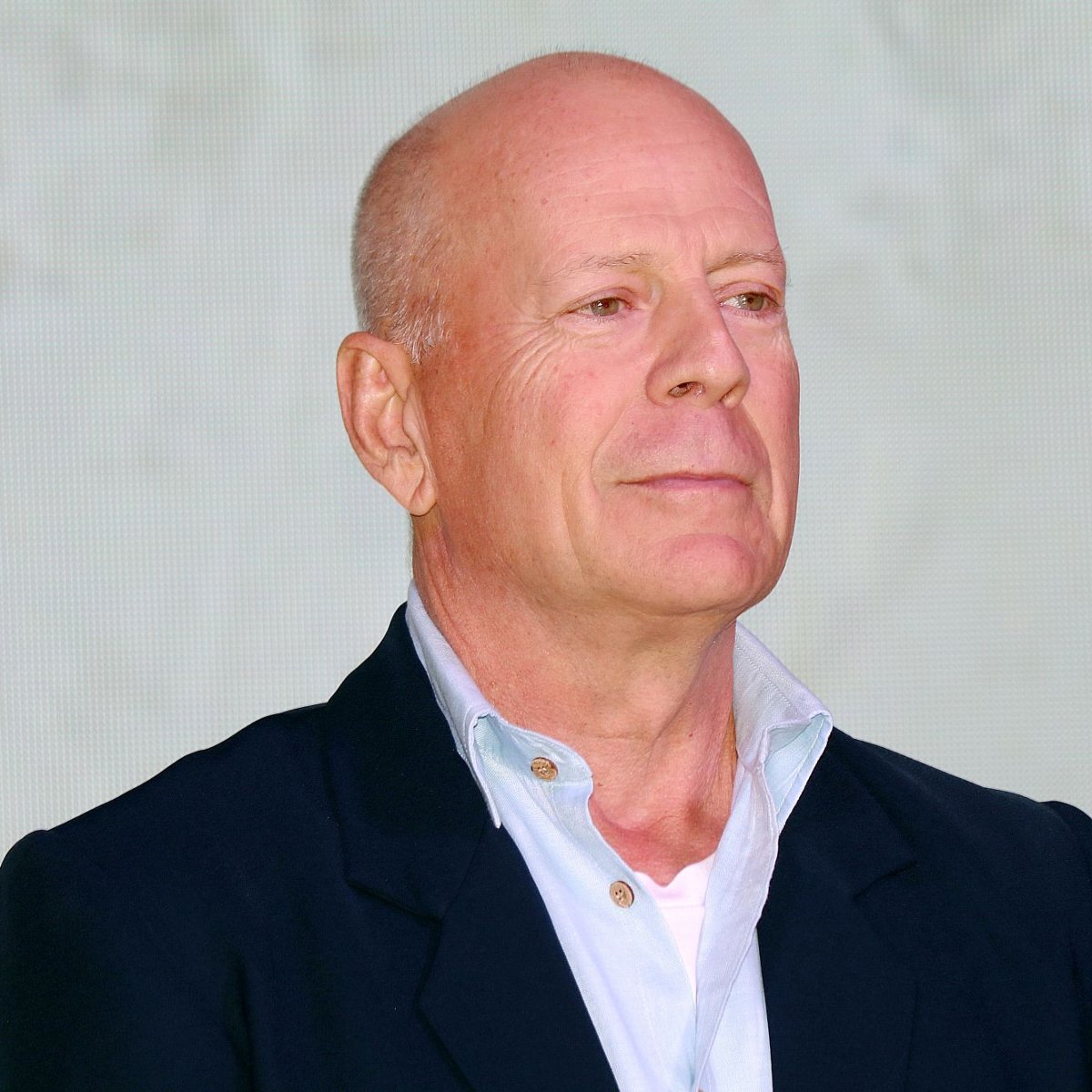 Bruce Willis pojawiĹ siÄ publicznie, by podziÄkowaÄ policjantom i ratownikom pomagajÄcym w czasie poĹźarĂłw