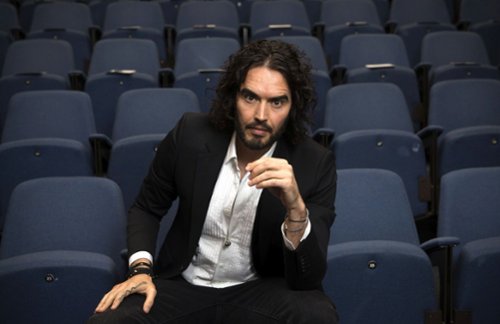 Russell Brand stanie przed sądem. O co oskarżono aktora?