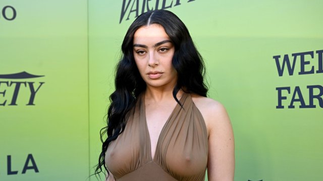 Odważna Charli XCX wygrała casting do filmu twórcy "Gry wstępnej"