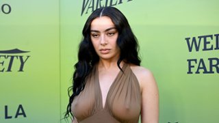 Odważna Charli XCX wygrała casting do filmu twórcy "Gry wstępnej"