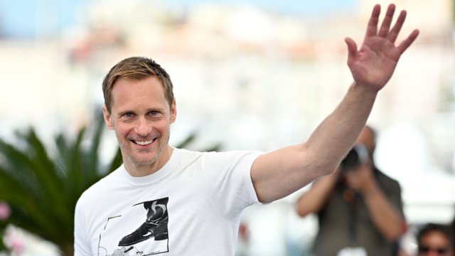 Alexander Skarsgård cmoknął Pedro Pascala