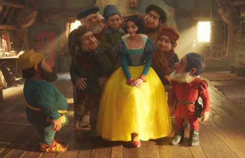 "Śnieżka". W kinach był niewypał. Na Disney+ będzie lepiej? Jest...