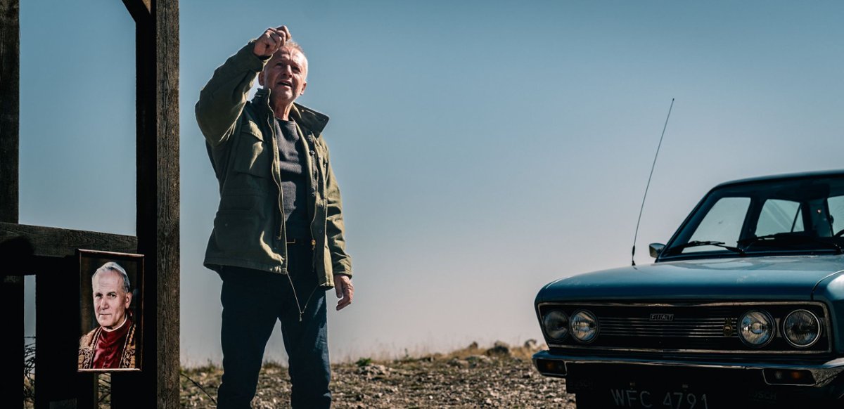 TYLKO U NAS: Zwiastun filmu "Zamach na papieża". Wielki powrót twórców "Psów"