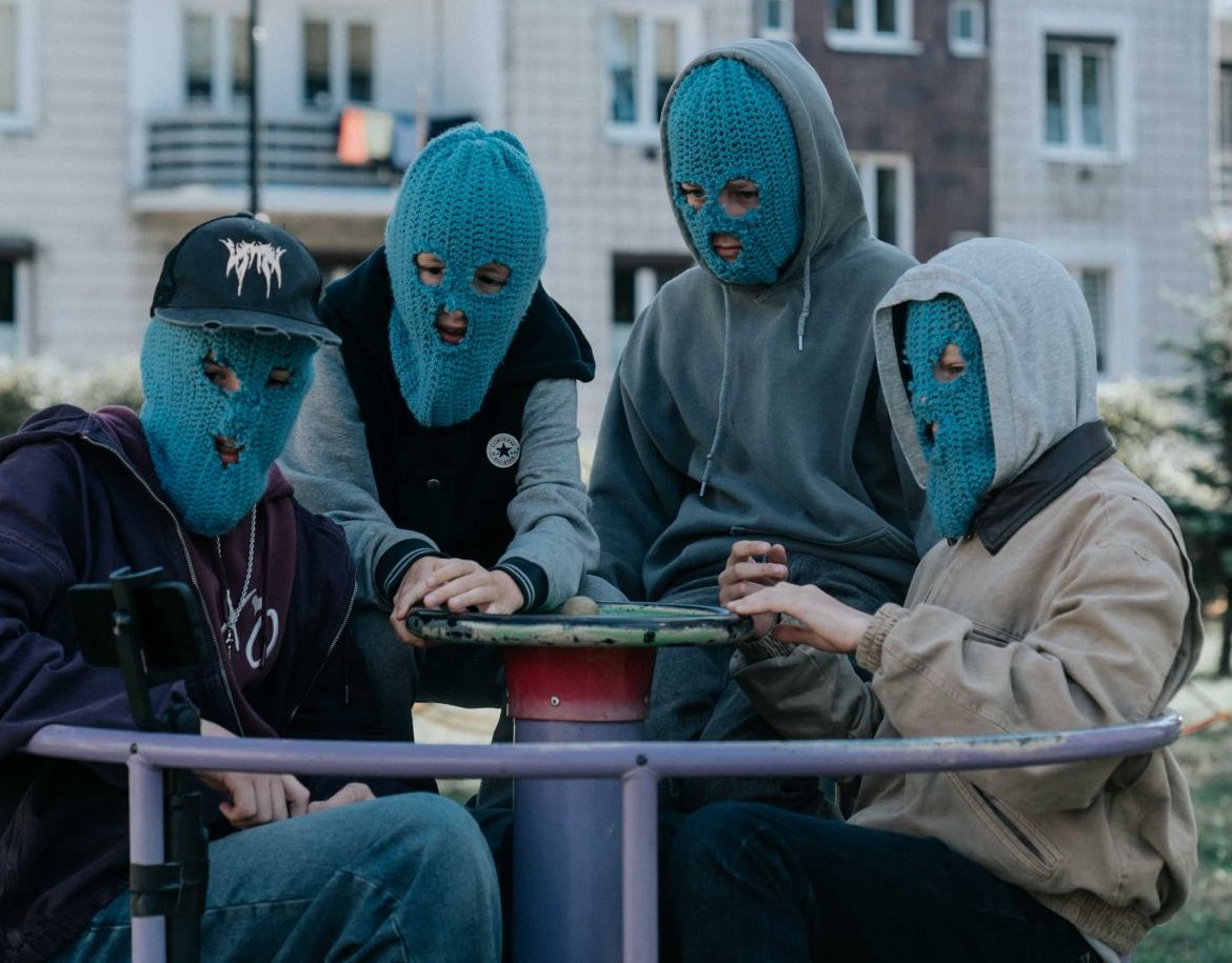 Zwiastun "Ministrantów", nowego filmu twórcy "Cichej nocy"