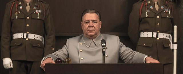 Russell Crowe jako Hermann Göring i Rami Malek jako jego...