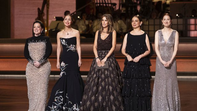 Gwiazdy komedii "Druhny" razem na gali. Dostały uwagi od DiCaprio...