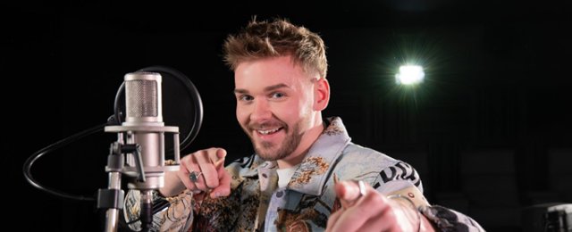 Kuba Szyperski i Marcin Januszkiewicz w piosence promującej film...