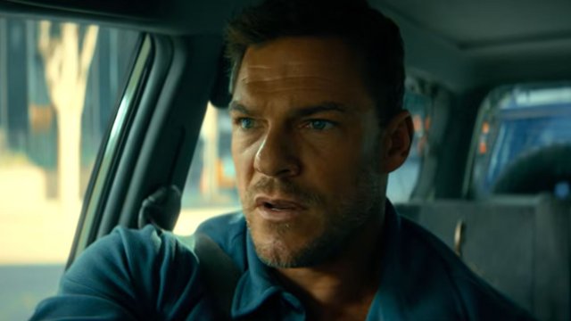 Alan Ritchson ratuje życie nie tylko jako Reacher. Zwiastun filmu...