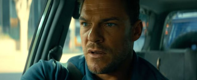 Alan Ritchson ratuje życie nie tylko jako Reacher. Zwiastun filmu...