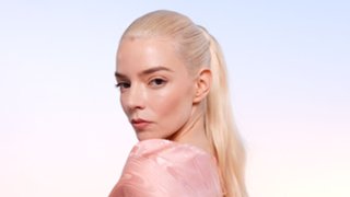 OFICJALNIE! Anya Taylor-Joy zawita w Śr&oacute;dziemiu. Jest pierwsza grafika!