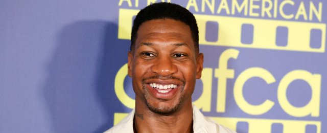 Skasowany Jonathan Majors wraca i walczy z islamskimi...