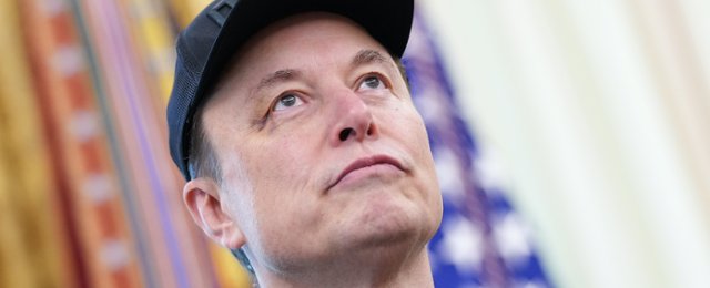 Elon Musk dostał szału. Obelgi, teorie spiskowe, obraźliwe...