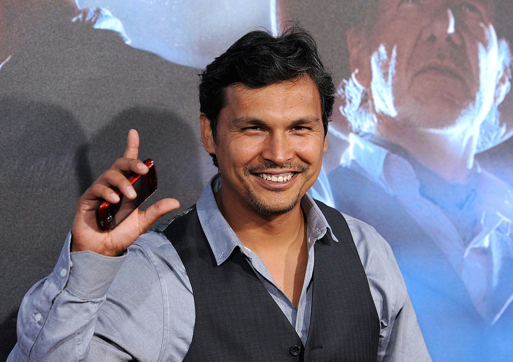 Adam Beach obok Bale'a i Pike w "Hostiles"