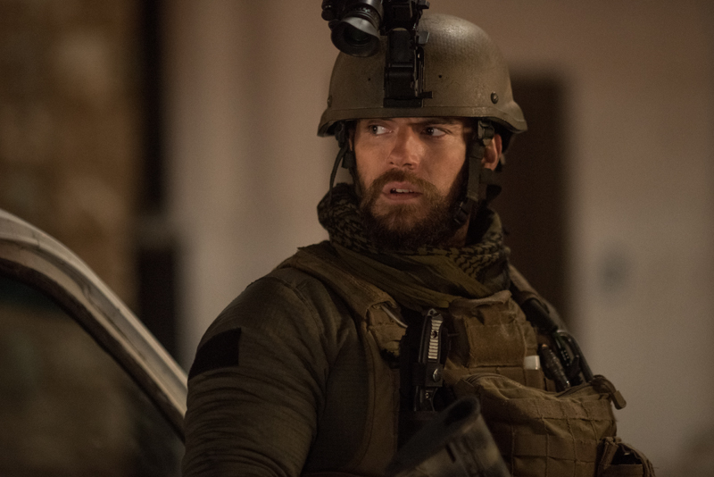 FOTO: Cavill i Hoult przybyli już do "Sand Castle"