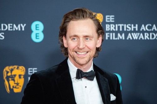 Tom Hiddleston pośród "Białej ciemności"