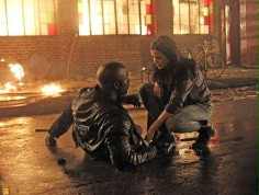 FOTO: Płonący Luke Cage na zdjęciach z "Jessiki Jones"