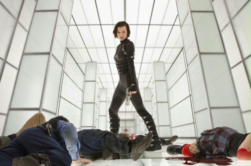 FOTO: Milla Jovovich w drodze na plan ostatniego "Resident Evil"