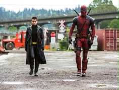 FOTO: Deadpool w masce i bez maski, solo i w towarzystwie