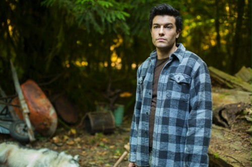 Gwiazdor "The Returned" ukąszonym przez pająka odludkiem