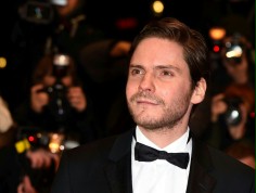 Daniel Br&uuml;hl w polskim zoo z Jessiką Chastain