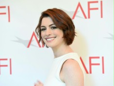 Anne Hathaway stawi czoła kosmitom