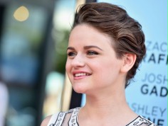 Joey King i Charlie Plummer w młodzieżowej "Stargirl"