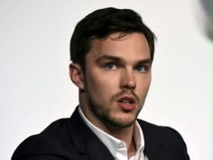 Nicholas Hoult i Jack O'Connell w biografii menadżera Beatles&oacute;w