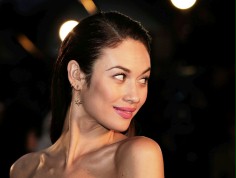 Olga Kurylenko zagra androida