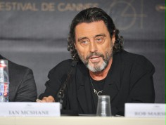 Ian McShane ma zagadkę dla fan&oacute;w "Gry o tron"