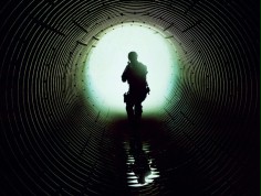 PREMIERA: Tunel, kt&oacute;ry wiedzie do jądra ciemności, na polskim...