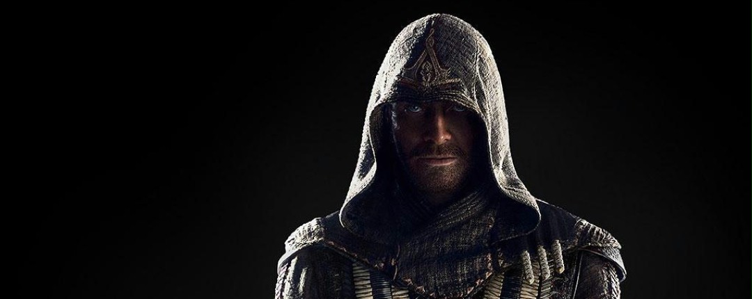 FOTO: Michael Fassbender w kapturze