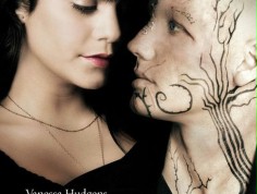 FOTO: Pocałuj Bestię z plakatu "Beastly"