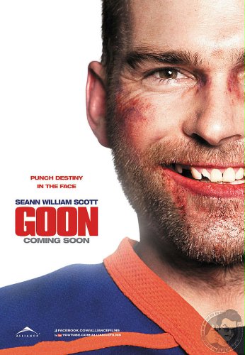 FOTO: Zakrwawieni, ale uśmiechnięci bohaterowie plakatów "Goon"