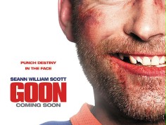 FOTO: Zakrwawieni, ale uśmiechnięci bohaterowie plakat&oacute;w "Goon"