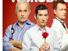PREMIERA: Trzech pan&oacute;w i plakat "Pokaż kotku, co masz w środku"