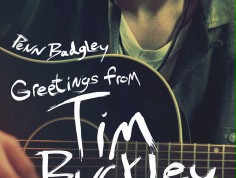 FOTO: Penn Badgley pozdrawia z plakatu "Greetings From Tim...