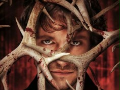 FOTO: Hugh Dancy spoziera z plakatu drugiego sezonu "Hannibala"