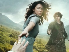 BIULETYN: "Outlander" z drugim sezonem, "Koniec dzieciństwa"...