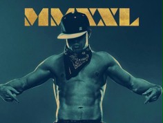 FOTO: Channing Tatum wskazuje na swoje XXL