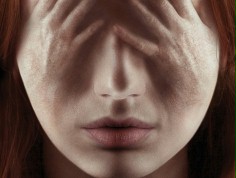 PREMIERA: Polski plakat horroru "Oculus"