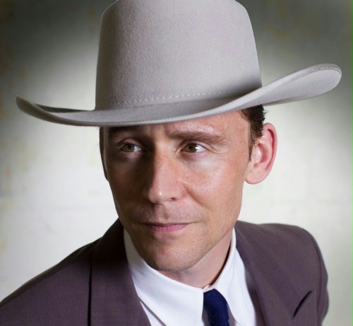 FOTO: Tak wygląda Tom Hiddleston, kiedy widzi światło