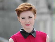 BIULETYN: Karen Gillan chce zostać piosenkarką country