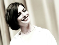 Kolosalny jaszczur Anne Hathaway nie będzie Godzillą