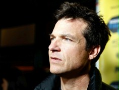 Jason Bateman odkryje głębokość gardła Liama Neesona