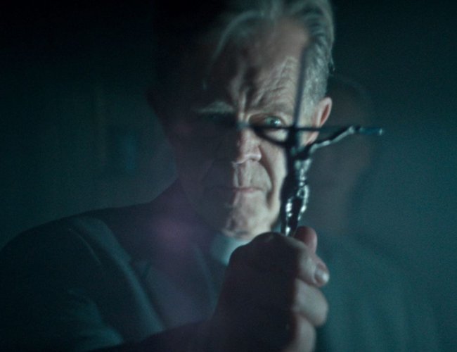 Były węże w samolocie, teraz będą egzorcyzmy w pociągu